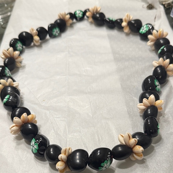 Jewelry - Black and Cream Beaded Necklace